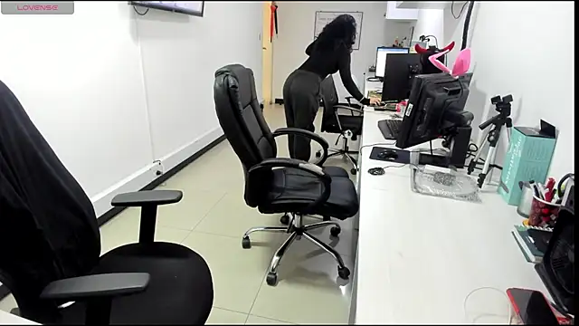 Snapshot of jenn_cg chatting on 10/13/25, 03:56 jenn cg online show from 10/13/25, 03:56