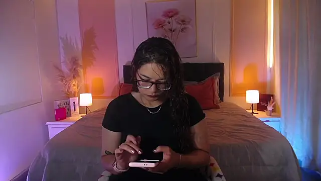 Snapshot of Rose_Thompson1 chatting on 06/14/26, 01:35 Rose Thompson1 online show from 06/14/26, 01:35