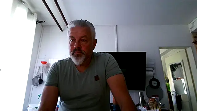 Snapshot of Berg_Boy chatting on 06/14/26, 06:15 Berg Boy online show from 06/14/26, 06:15