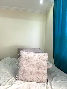 Ivelleee  online show from 10/11/25, 10:08