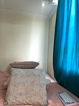 Ivelleee  online show from 11/09/25, 01:42