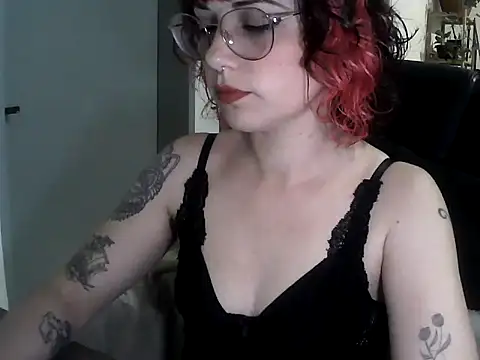 Snapshot of Acid_Girl_Ofc chatting on 10/15/25, 03:17 Acid Girl Ofc online show from 10/15/25, 03:17