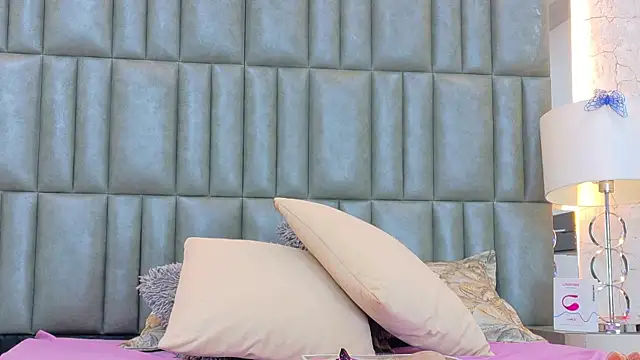 Snapshot of CamilaJohnston chatting on 05/19/26, 01:22 CamilaJohnston online show from 05/19/26, 01:22