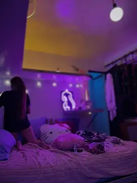 Snapshot of LoganPeny chatting on 12/05/25, 07:39 LoganPeny online show from 12/05/25, 07:39