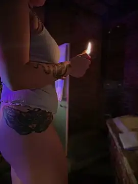 Snapshot of LoganPeny chatting on 12/21/25, 03:46 LoganPeny online show from 12/21/25, 03:46