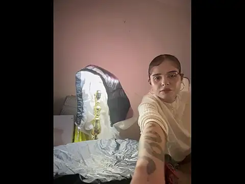 Snapshot of LoganPeny chatting on 01/14/26, 09:59 LoganPeny online show from 01/14/26, 09:59