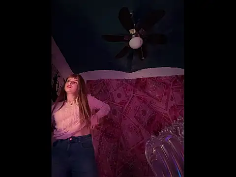 Snapshot of LoganPeny chatting on 01/18/26, 06:06 LoganPeny online show from 01/18/26, 06:06