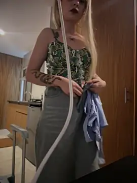 Snapshot of LoganPeny chatting on 03/19/26, 05:33 LoganPeny online show from 03/19/26, 05:33