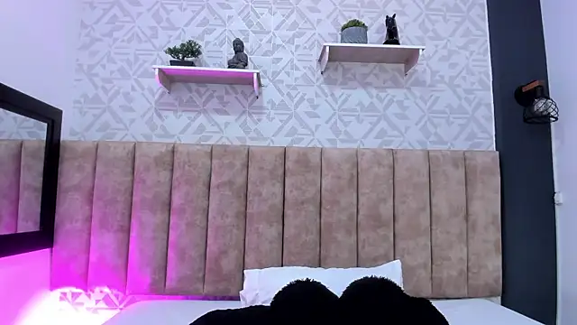 MelinaCruz online show from 03/22/25, 11:42