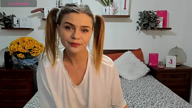 HaleyReedme online show from 10/31/25, 07:53