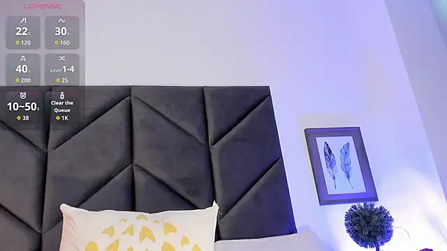 Snapshot of Kendallross28 chatting on 10/22/25, 01:33 Kendallross28 online show from 10/22/25, 01:33