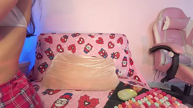 Snapshot of kitty-kryss chatting on 05/11/26, 02:34 kitty-kryss online show from 05/11/26, 02:34