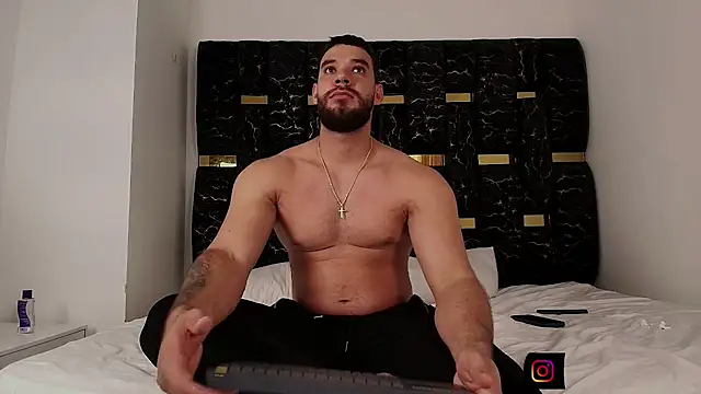 Snapshot of chris_blake__ chatting on 09/23/25, 07:06 chris blake   online show from 09/23/25, 07:06