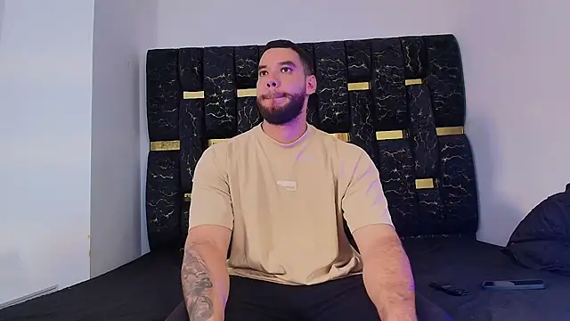 Snapshot of chris_blake__ chatting on 11/18/25, 06:23 chris blake online show from 11/18/25, 06:23