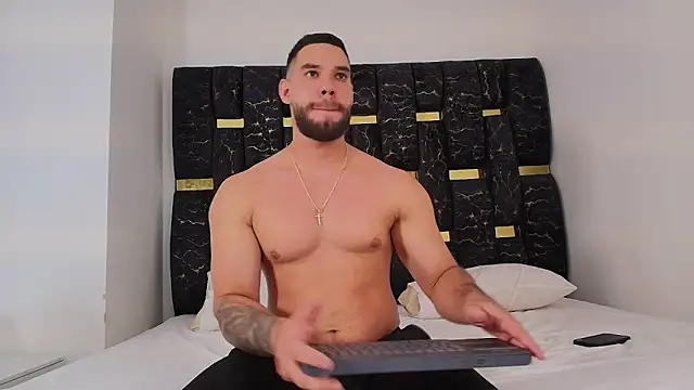 Snapshot of chris_blake__ chatting on 11/25/25, 06:08 chris blake online show from 11/25/25, 06:08