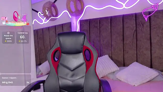 natasha  black online show from 09/26/25, 07:51