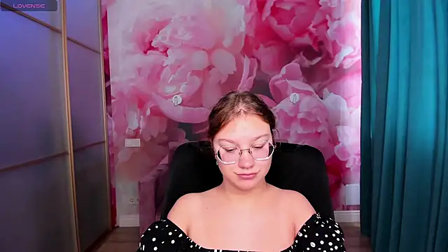 AngelinaLow online show from 10/05/25, 05:28