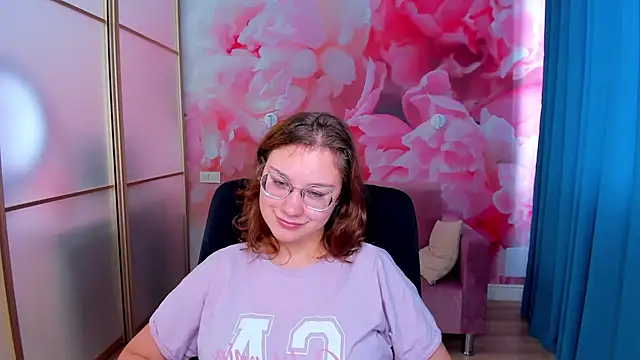 AngelinaLow online show from 11/21/25, 12:26