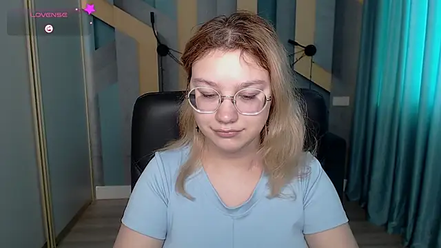 AngelinaLow online show from 02/02/26, 12:15