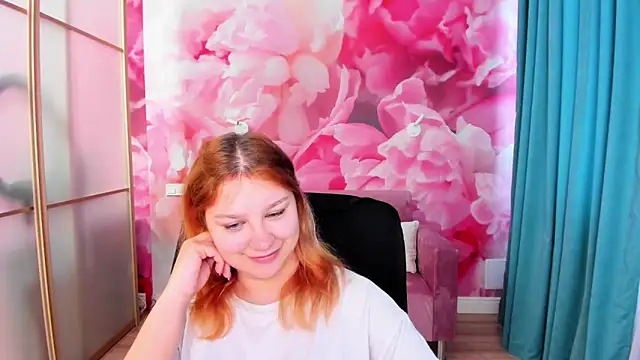 Snapshot of AngelinaLow chatting on 05/18/26, 11:27 AngelinaLow online show from 05/18/26, 11:27