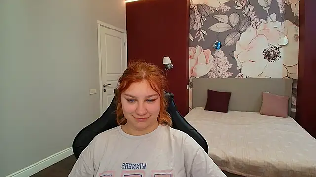 Snapshot of AngelinaLow chatting on 06/05/26, 11:27 AngelinaLow online show from 06/05/26, 11:27