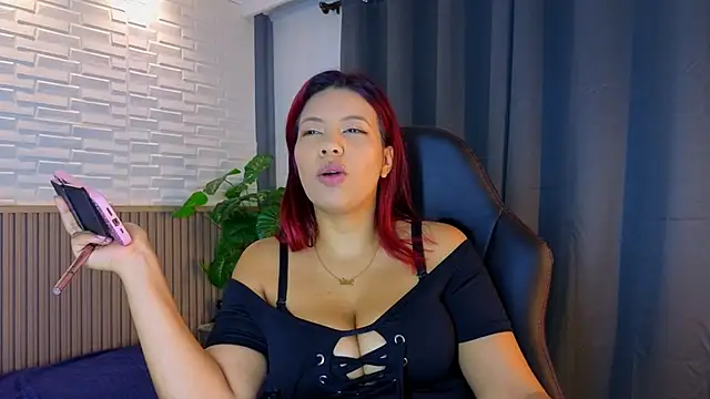 TiffanyWalk online show from 09/18/25, 11:23