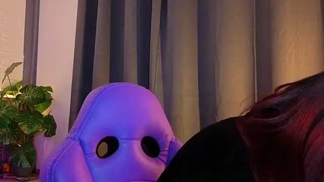 TiffanyWalk online show from 11/22/25, 10:58