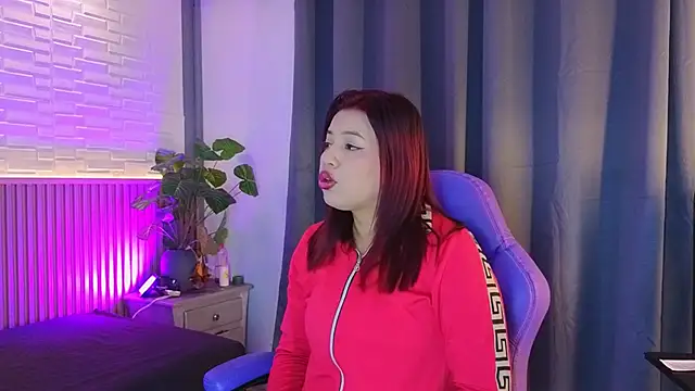 TiffanyWalk online show from 12/18/25, 11:38