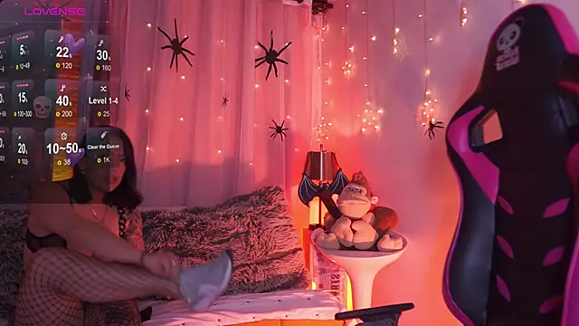 Madison Mayer online show from 10/24/25, 01:07