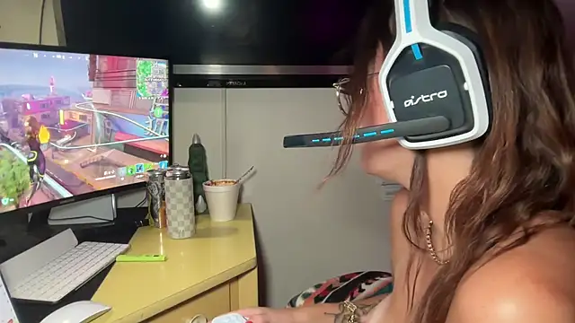 SpaceCowWhore online show from 09/29/25, 01:11