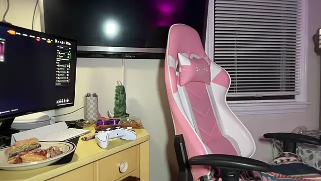 SpaceCowWhore online show from 10/01/25, 12:05