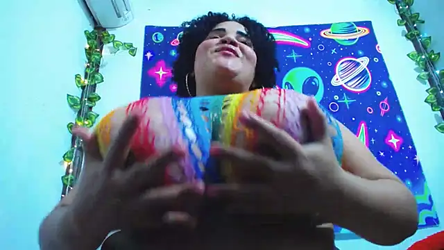 latina bigboos25 online show from 01/06/26, 03:43