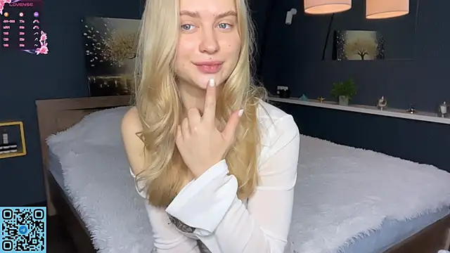 Snapshot of RadiantBliss chatting on 11/01/25, 07:27 RadiantBliss online show from 11/01/25, 07:27