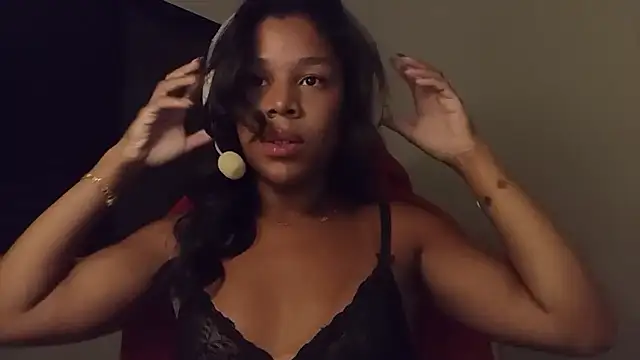 Snapshot of cammydebora chatting on 10/02/25, 12:06 cammydebora online show from 10/02/25, 12:06