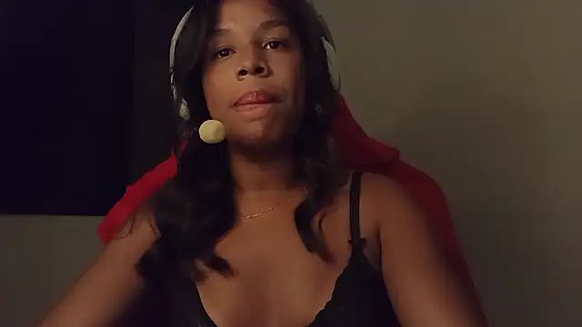 Snapshot of cammydebora chatting on 10/03/25, 12:40 cammydebora online show from 10/03/25, 12:40