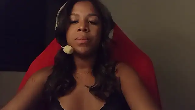 Snapshot of cammydebora chatting on 10/07/25, 12:30 cammydebora online show from 10/07/25, 12:30