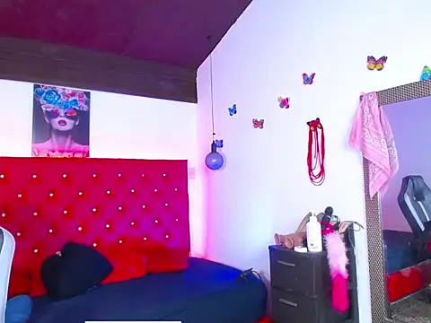 kriss sweetboobs10 online show from 12/04/25, 12:03