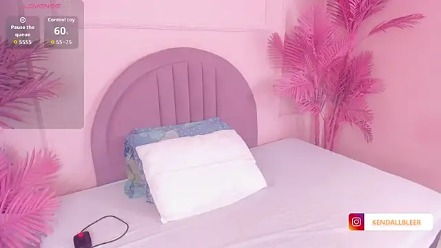 Kendallbleer online show from 10/30/25, 11:44