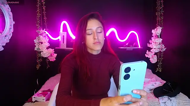 Snapshot of Hairydoll_ chatting on 03/18/25, 08:04 Hairydoll online show from 03/18/25, 08:04