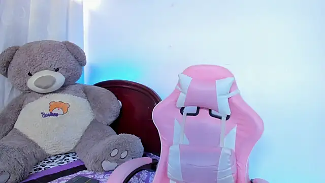 Snapshot of Hairydoll_ chatting on 09/19/25, 04:07 Hairydoll online show from 09/19/25, 04:07