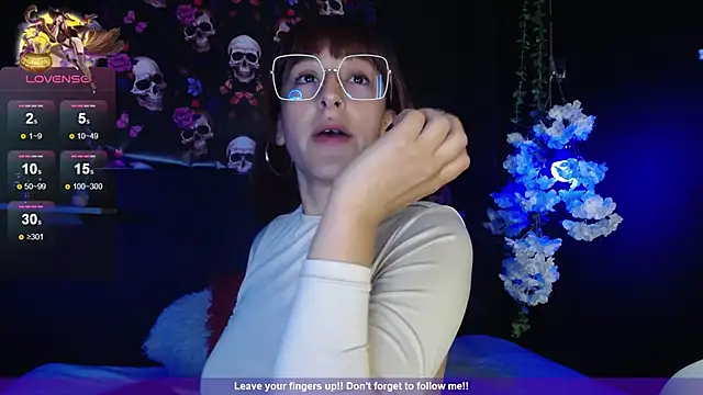 Snapshot of Hairydoll_ chatting on 10/15/25, 10:37 Hairydoll online show from 10/15/25, 10:37