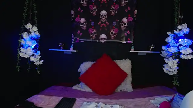 Snapshot of Hairydoll_ chatting on 10/19/25, 07:03 Hairydoll online show from 10/19/25, 07:03