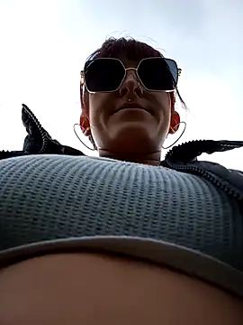 Snapshot of Hairydoll_ chatting on 10/28/25, 01:36 Hairydoll online show from 10/28/25, 01:36