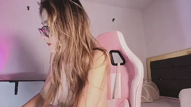 Nicole blake  online show from 10/11/25, 02:26