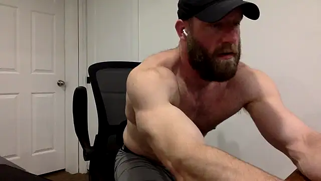 Snapshot of clarkefit chatting on 03/19/25, 02:57 clarkefit online show from 03/19/25, 02:57