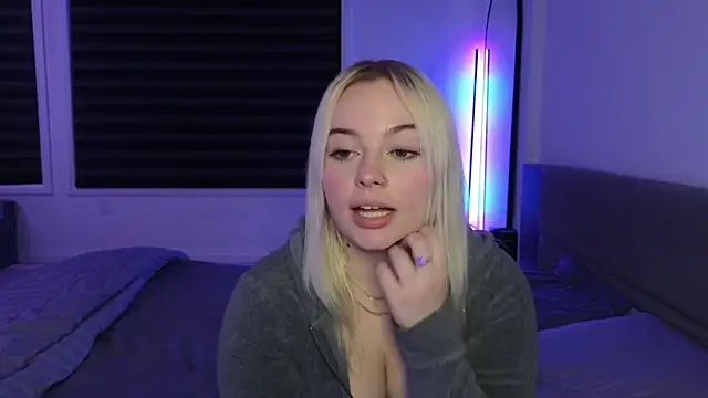 margot robbie7 online show from 11/17/25, 11:32