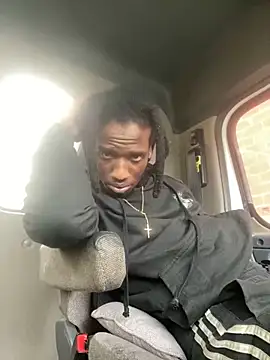 Snapshot of Sir-Tucker chatting on 03/17/25, 05:49 Sir-Tucker online show from 03/17/25, 05:49