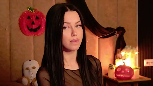 Leya Foxhall online show from 10/28/25, 10:41