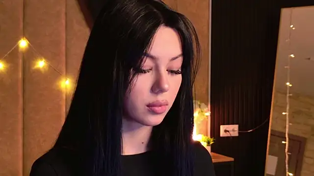 Leya Foxhall online show from 11/11/25, 10:48