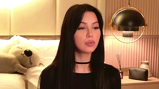 Leya Foxhall online show from 11/17/25, 11:05